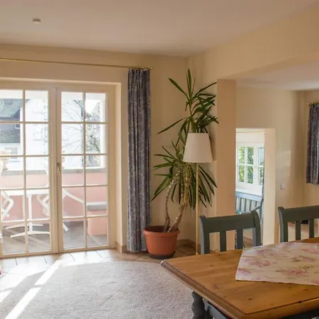 Schloesschen Im Weinberg * מיירסבורג